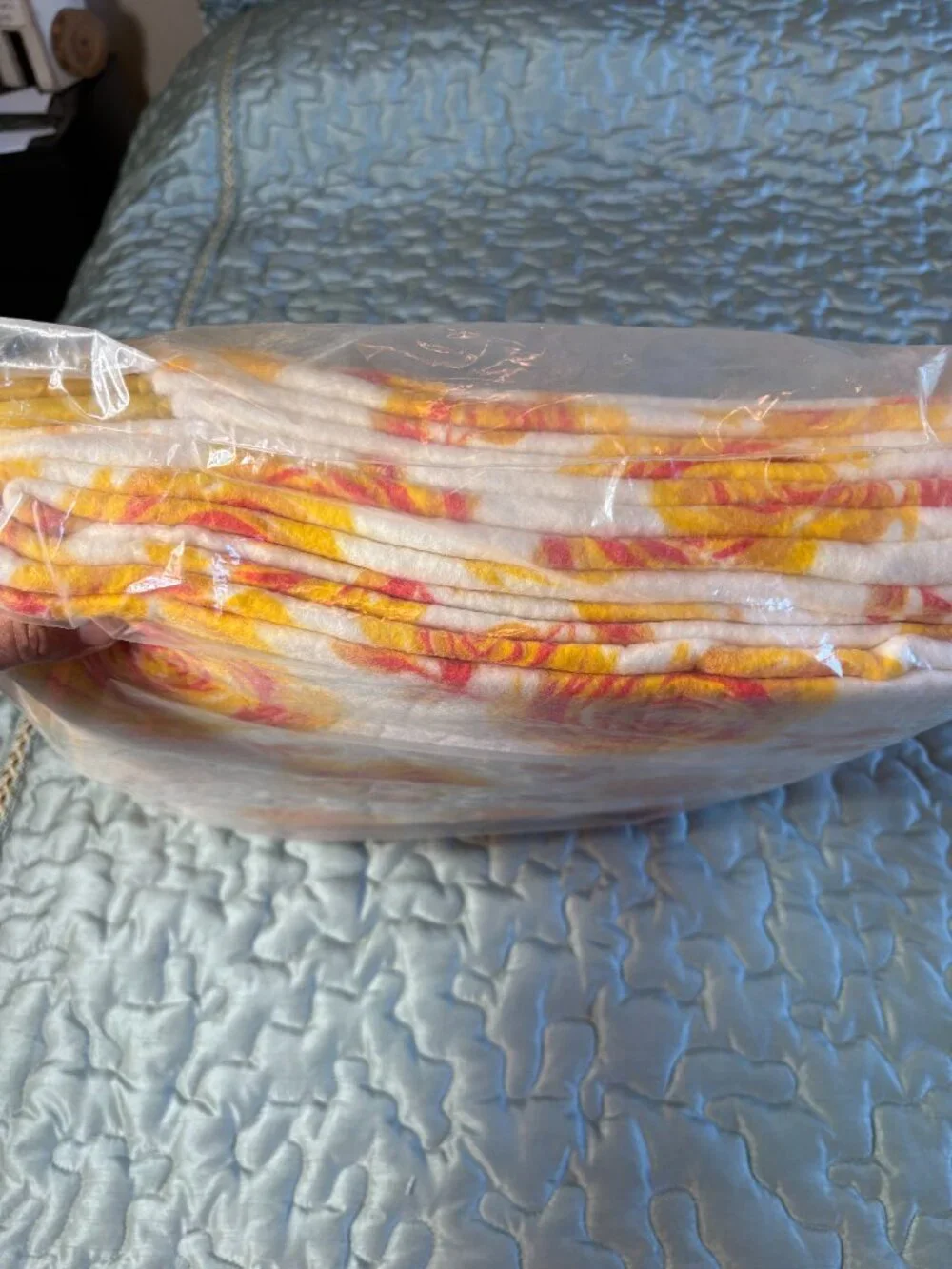 Vintage Beacon Slumber Rose Blanket. Yellow. 72 x 90 inches New